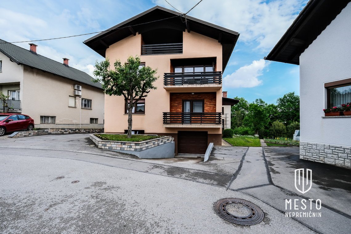 Detached House in Dobrova – 2