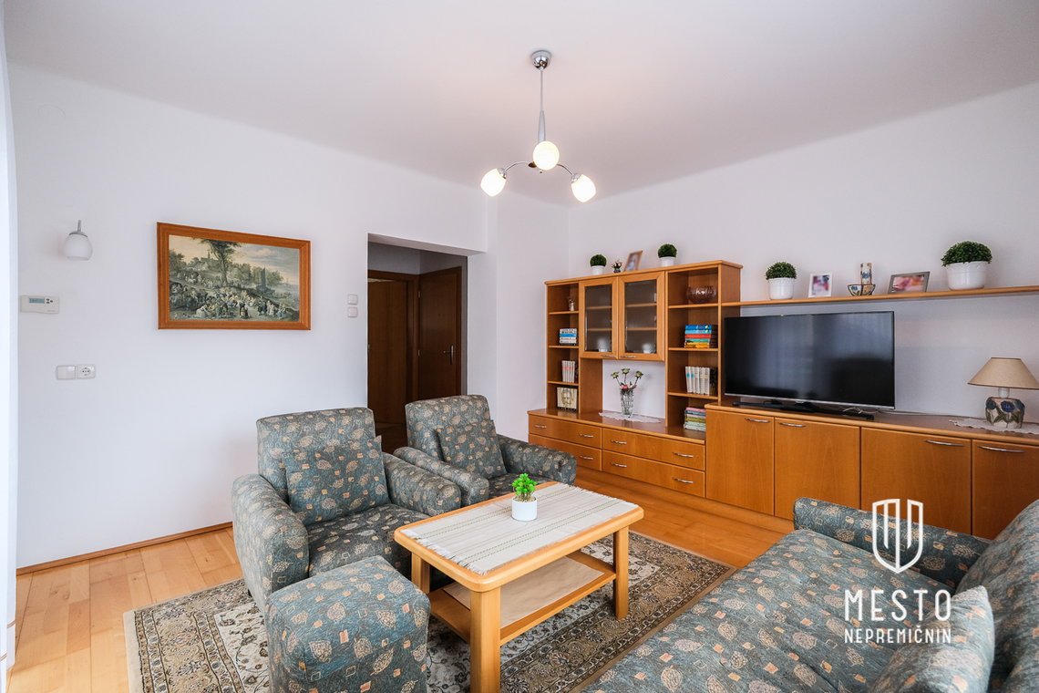 Detached House in Dobrova – 8