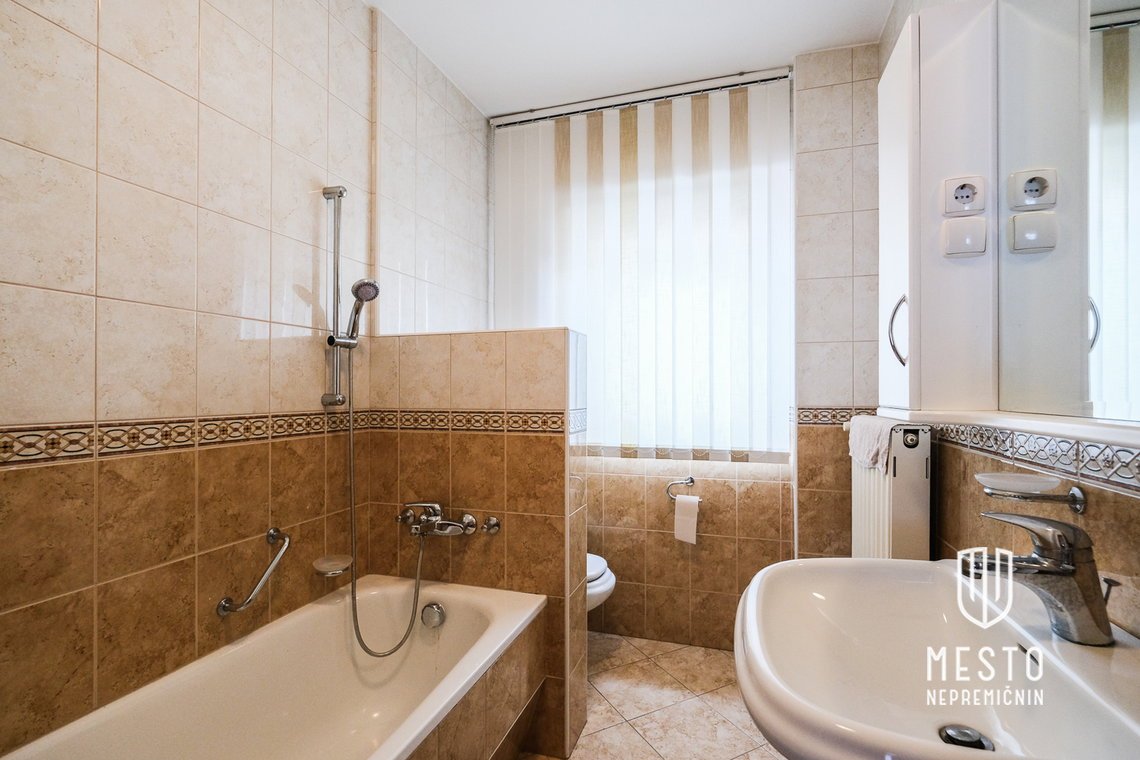 Detached House in Dobrova – 12
