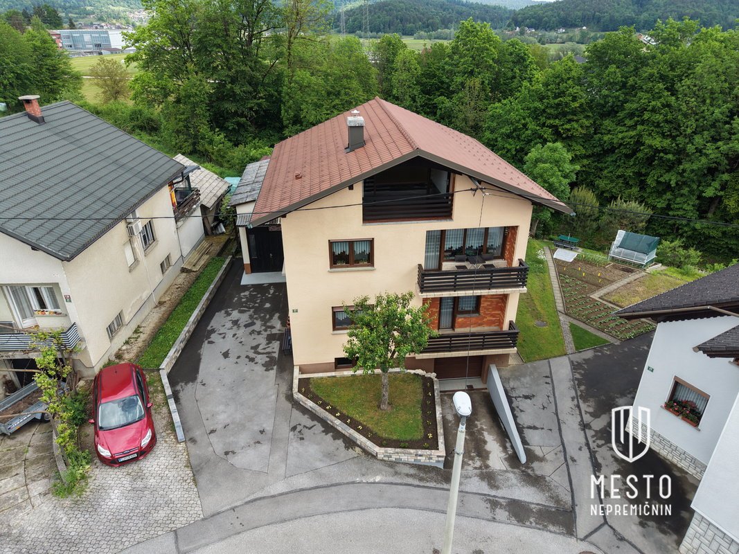 Detached House in Dobrova – 23