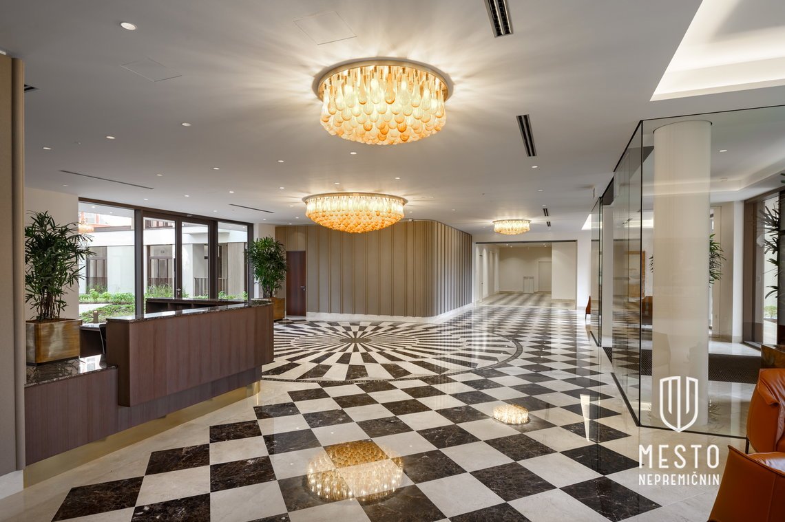 Exceptionally spacious two-bedroom apartment – 10